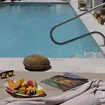 Seashell - Luxury Pool Retreat - 150m Villa *