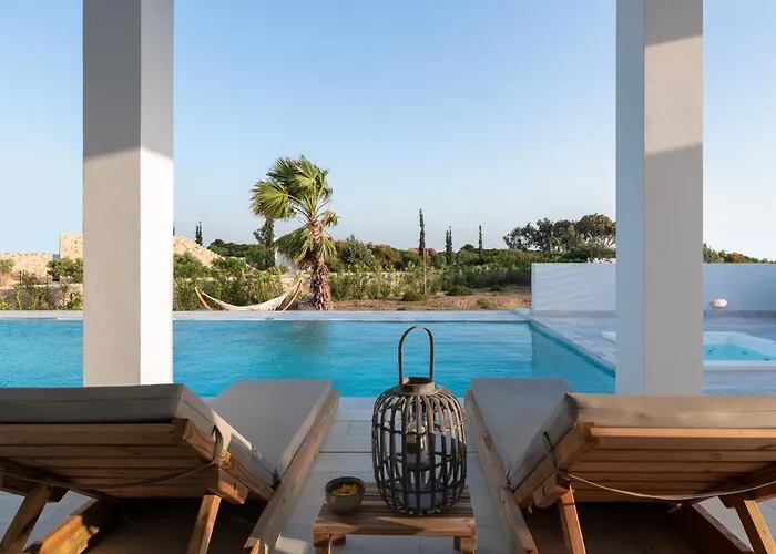 Seashell - Luxury Pool Retreat - 150m Villa *