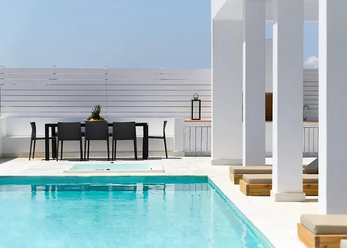 Seashell - Luxury Pool Retreat - 150m Lakhania