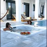 Seashell - Luxury Pool Retreat - 150m *