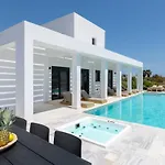Seashell - Luxury Pool Retreat - 150m *