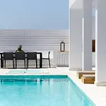 Seashell - Luxury Pool Retreat - 150m Lakhania