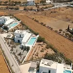 Villa Seashell - Luxury Pool Retreat - 150m *
