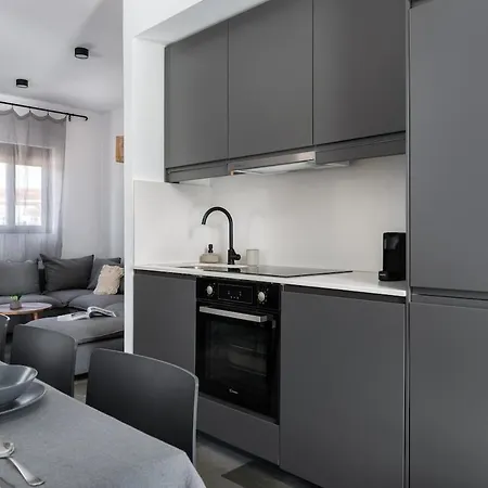 Seashell - Luxury Pool Retreat - 150m