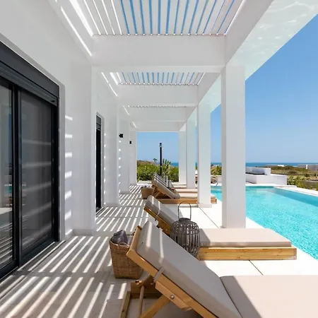 Seashell - Luxury Pool Retreat - 150m Villa Lakhania