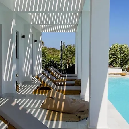 Seashell - Luxury Pool Retreat - 150m Villa Lakhania