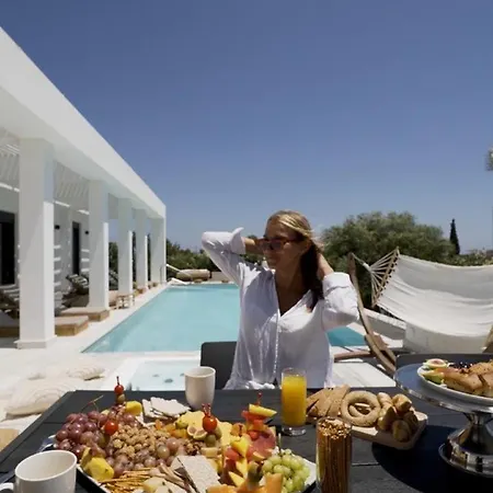 Villa Seashell - Luxury Pool Retreat - 150m