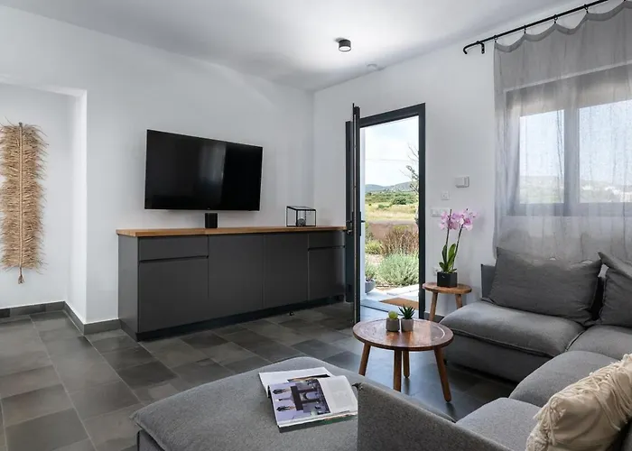 Seashell - Luxury Pool Retreat - 150m Vilă