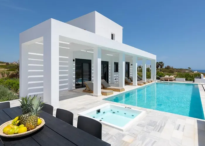 Seashell - Luxury Pool Retreat - 150m *