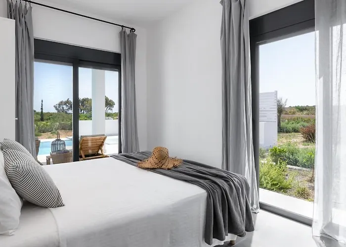 Seashell - Luxury Pool Retreat - 150m Lachania