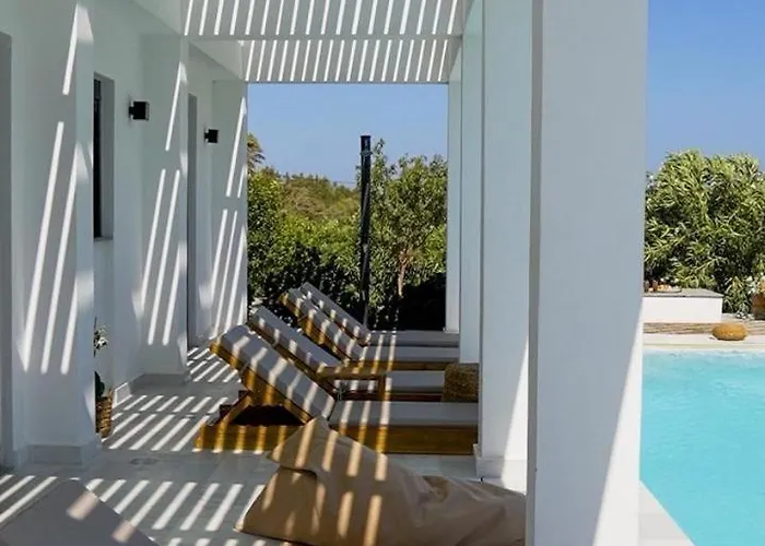 Seashell - Luxury Pool Retreat - 150m Вилла Лакания