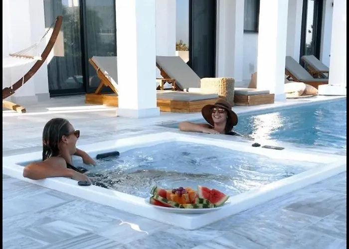 Seashell - Luxury Pool Retreat - 150m *