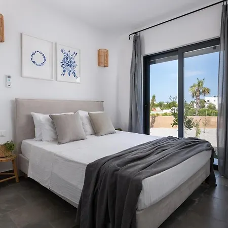 Villa Seashell - Luxury Pool Retreat - 150m Lacónia