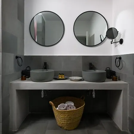 Seashell - Luxury Pool Retreat - 150m * Lacónia