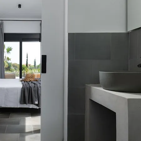 Villa Seashell - Luxury Pool Retreat - 150m