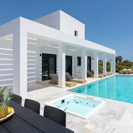 Seashell - Luxury Pool Retreat - 150m *