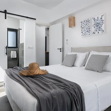Seashell - Luxury Pool Retreat - 150m Βίλα