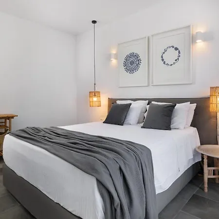 Seashell - Luxury Pool Retreat - 150m Villa *