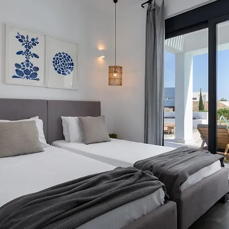 Seashell - Luxury Pool Retreat - 150m Lacónia